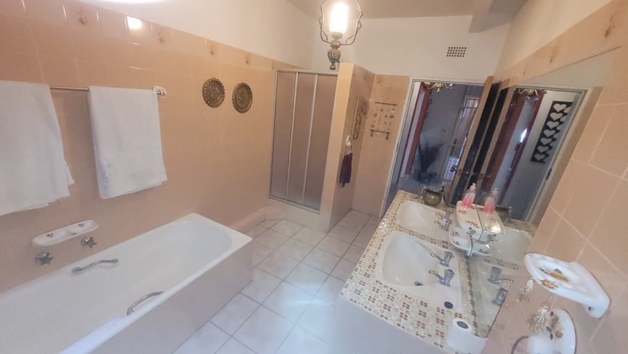 5 Bedroom Property for Sale in Wilkeville North West